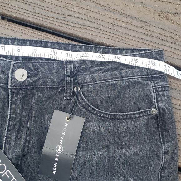 Ashley Mason Distressed Jeans - Picture 3 of 6
